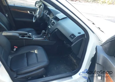 2008 Mercedes-Benz C 300 Luxury/Sport z USA, uszkodzony, nr VIN WDDGF54X48R039110